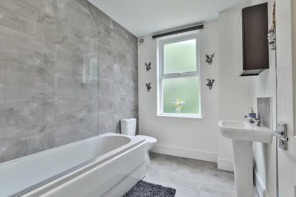 Refurbished Plush Property Great Transport Links Шефилд Экстерьер фото